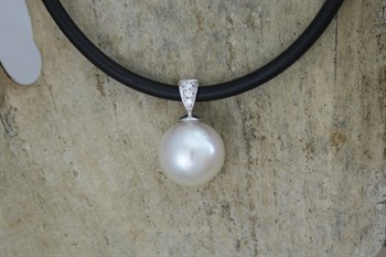 18ct WG South Sea Pearl  & Diamond Pendant