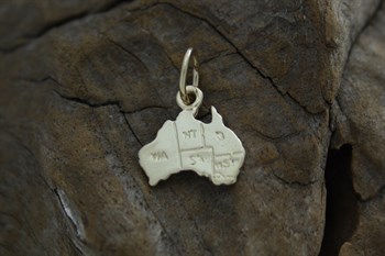 9ct yg map of australia charm