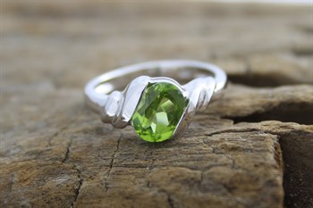 Stg Sil Peridot ring