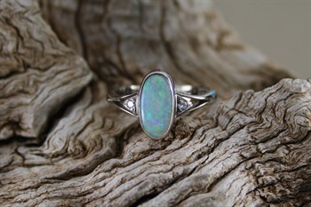 Opal & diamond ring