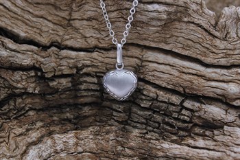 9ct wg heart pendant