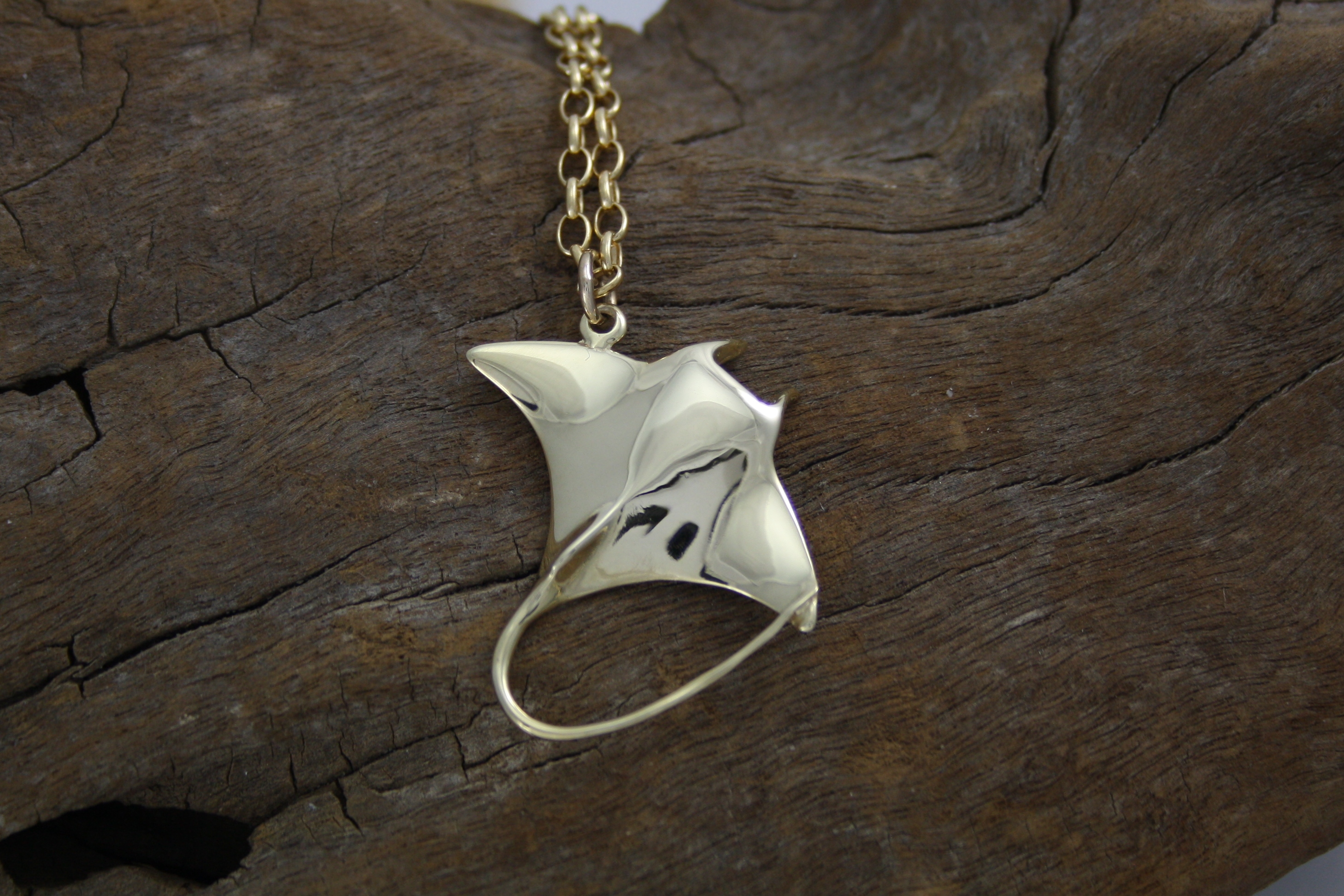 gold manta ray pendant