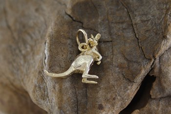 9ct yg kangaroo charm