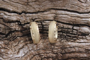 9ct YG Oval Hoop earrings