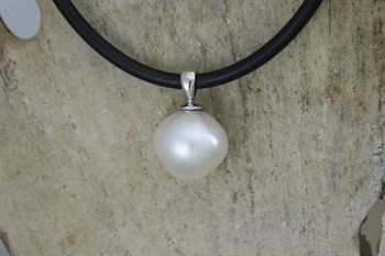 18ct WG South Sea Pearl  Pendant