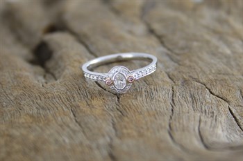 18ct WG Pink Diamond Ring