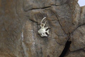 9ct yg Tiny Fish charm