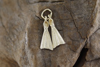 9ct yg pair of flippers charm