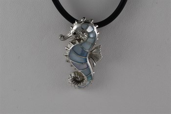 Medium Seahorse Pendant