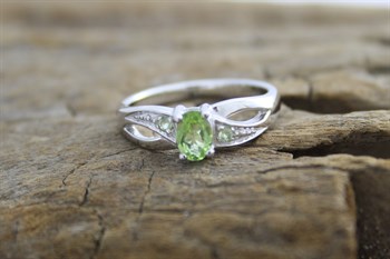 Stg Sil Peridot ring