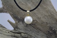 Pearl pendant