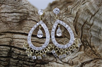 9ct YG cz chandelier e/r 