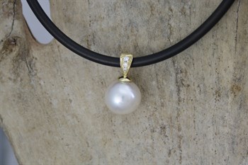 18ct YG South Sea Pearl & Diamond Pendant