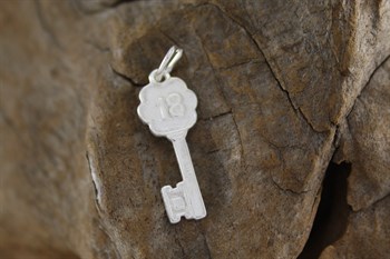 Stg Sil 18 key charm