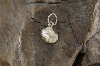 9ct yg Scallop shell charm